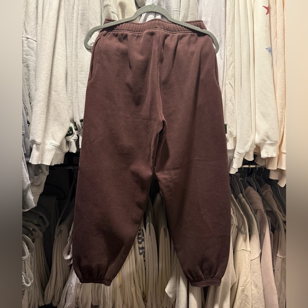 Aritzia Mega Sweatpants - Picture 2 of 4